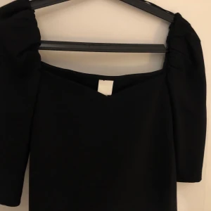 Tröja från H&M - Aldrig använd, skriv för fler bilder! Är M men passar mig som har S i vanliga fall..