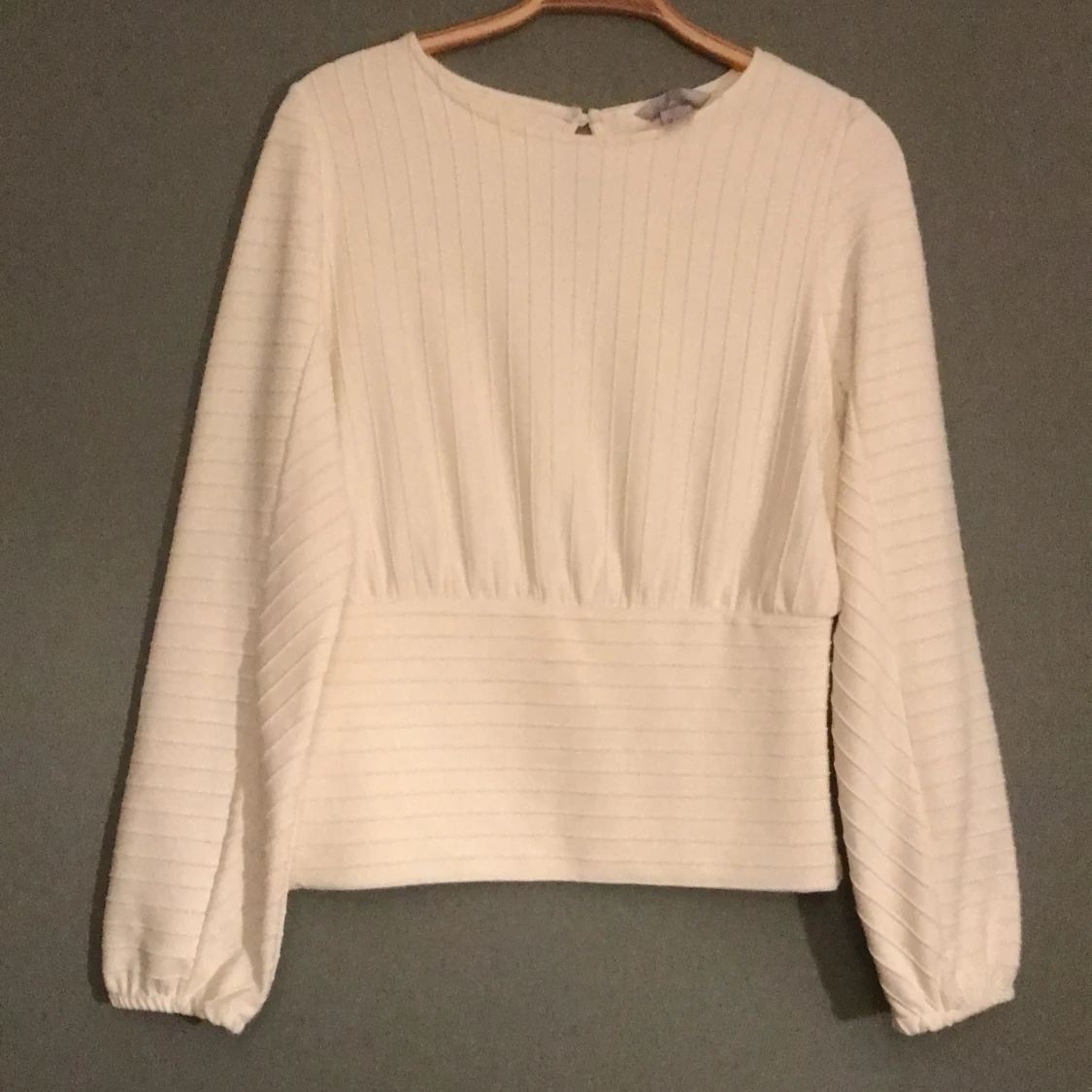 Vit figursydd blus - 90