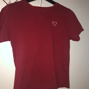 T-shirt  - Storlek S