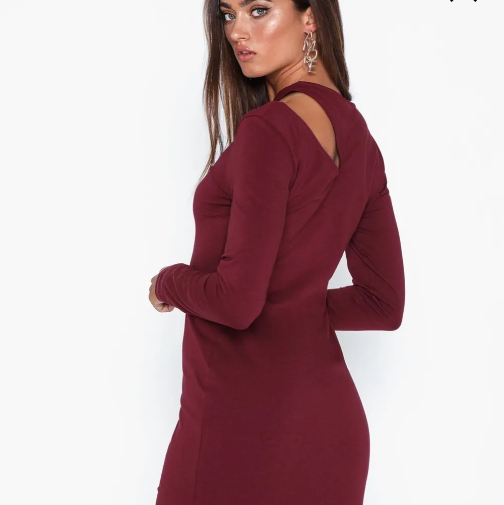 Söker liknande klänningar!! Vilken färg som helst, rimligt pris mellan 100-250. Klänningar.