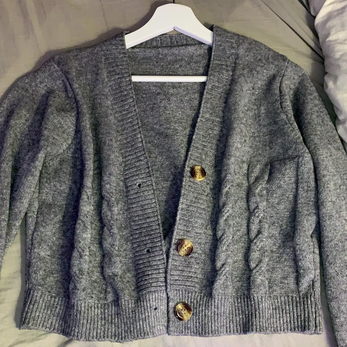 Grå stickad kofta - 90