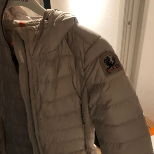 Para Jumper prissänkning - Sänker priset från 2400kr, skriv vid intresse, möts inte, frakt tillkommer💞