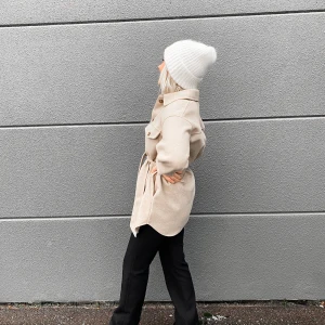 Jacka från zara - Säljer denna jättefina kappa från zara då den inte kommer till användning. Inget fel på jackan och hoppas att den gör mer nytta i någon annans garderob. Ord. Pris 559:- Mitt pris 300:- + frakt (kan delas upp vid snabb och smidig affär)