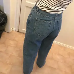 Helt oanvända coola jeans från Monki. Jag är 167. 