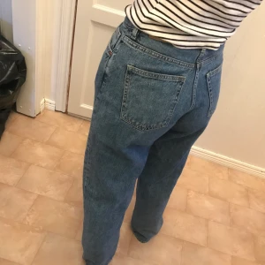 Oanvända jeans från Monki  - Helt oanvända coola jeans från Monki. Jag är 167. 
