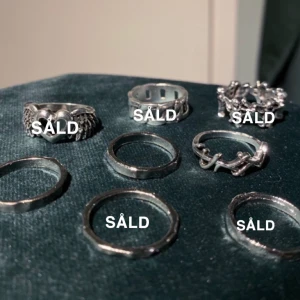 Silverringar - Helt nya silverringar som aldrig är använda, även ett hårspänne (bild 3) säljer pga dom är för små... men dom är super snygga och trendiga💘 15kr för 1 dem 3 sista för 30💘ÄNGLARNA, KEDJAN, HJÄRTAT, TVÅ ”VANLIGA” RINGAR SÅLDA