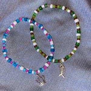 Armband - Jättefina armband! Kan pärla andra färger och valfri berlock:))