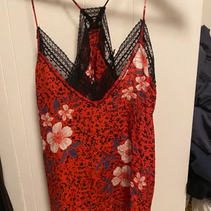 Zadig & Voltaire, Christy Pensee Camisole - INTRESSEKOLL; på min nästintill oanvända Zadig topp, NYPRIS: 1 983 Kr. Går att förhandla priset ovan. Har även samma topp fast i 2 andra färger, om det begärs går det att be om bild.