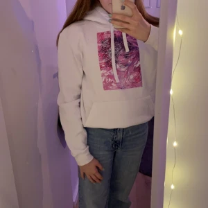 The cool elephant hoodie - (Topp skick) säljer den för att jag inte använder hoodies men den är knappt använd och i topp skick köpte den för 599 säljer den för 200