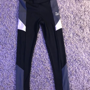 Puma gympa byxor  - En par gympa byxor använda ksk 7 ggr storlek 152 försmå för mig 