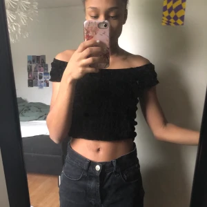 Snygg tröja i sammet  - Storlek xs säljer för 20 kr plus frakt