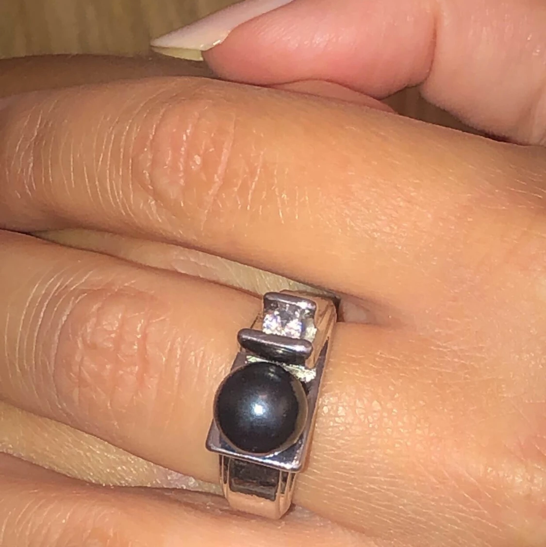 silver ring med svart pärla - 90