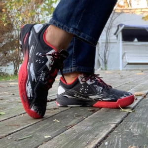 Skor - Skor, använda några få gånger men som nyskick. Pris 100kr + frakt🌶