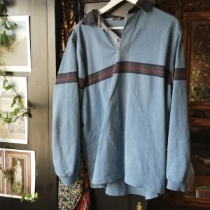 Mysig tröja - Mysig, blå tröja från Gant. Den sitter oversized på mig som är M och är skön att ha på sig till vardag och att sova i på vintern❄️☺️