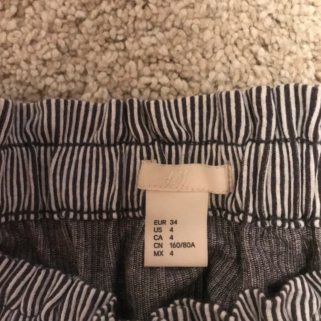 Randig off shoulder blus  - 90