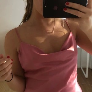 Rosa topp  - Säljer denna festliga toppen från Zara då den inte riktigt kommer till användning💘