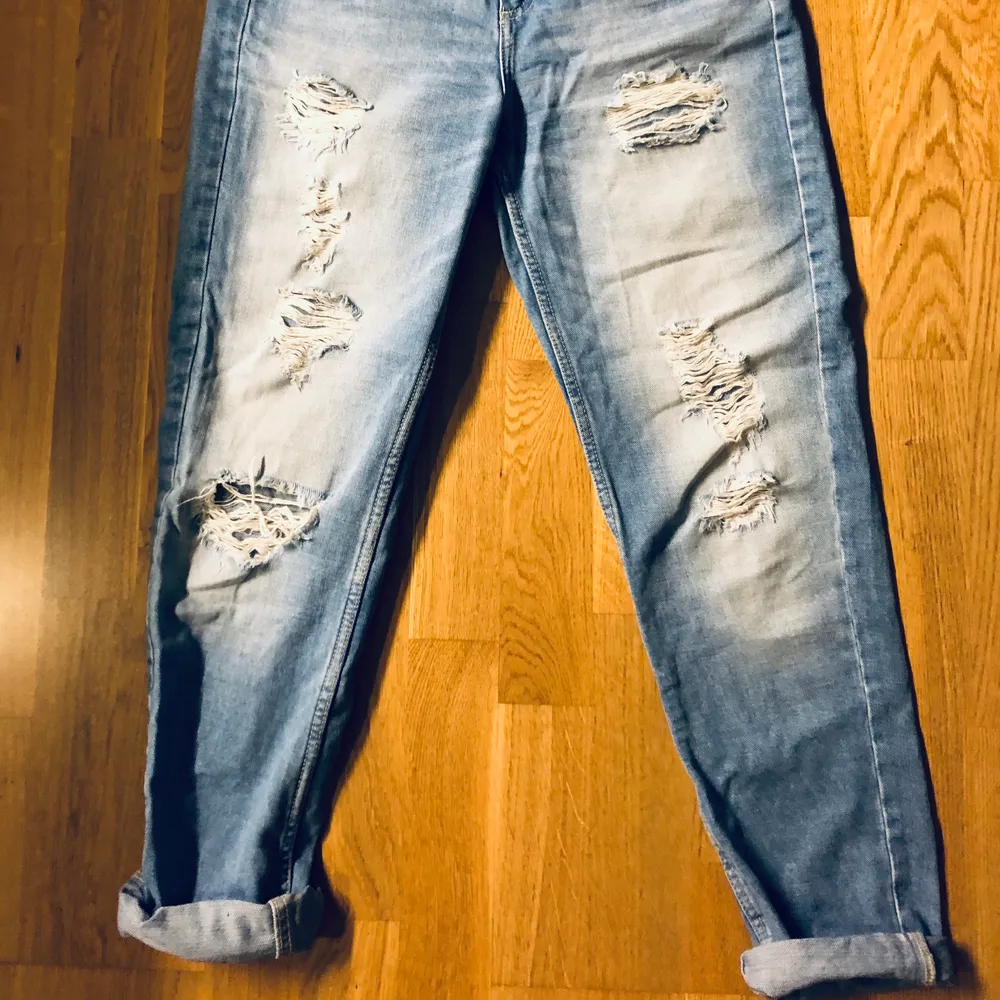 Slitna stretchiga mjuka boyfriend jeans! Bra skick. . Jeans & Byxor.