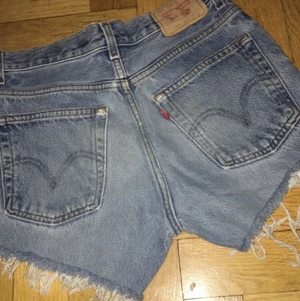 LEVIS SHORTS / storlek XS / S - Ytterligare ett par Levis shorts som säljs pga av att dom är för små. 100 riksdaler tack!