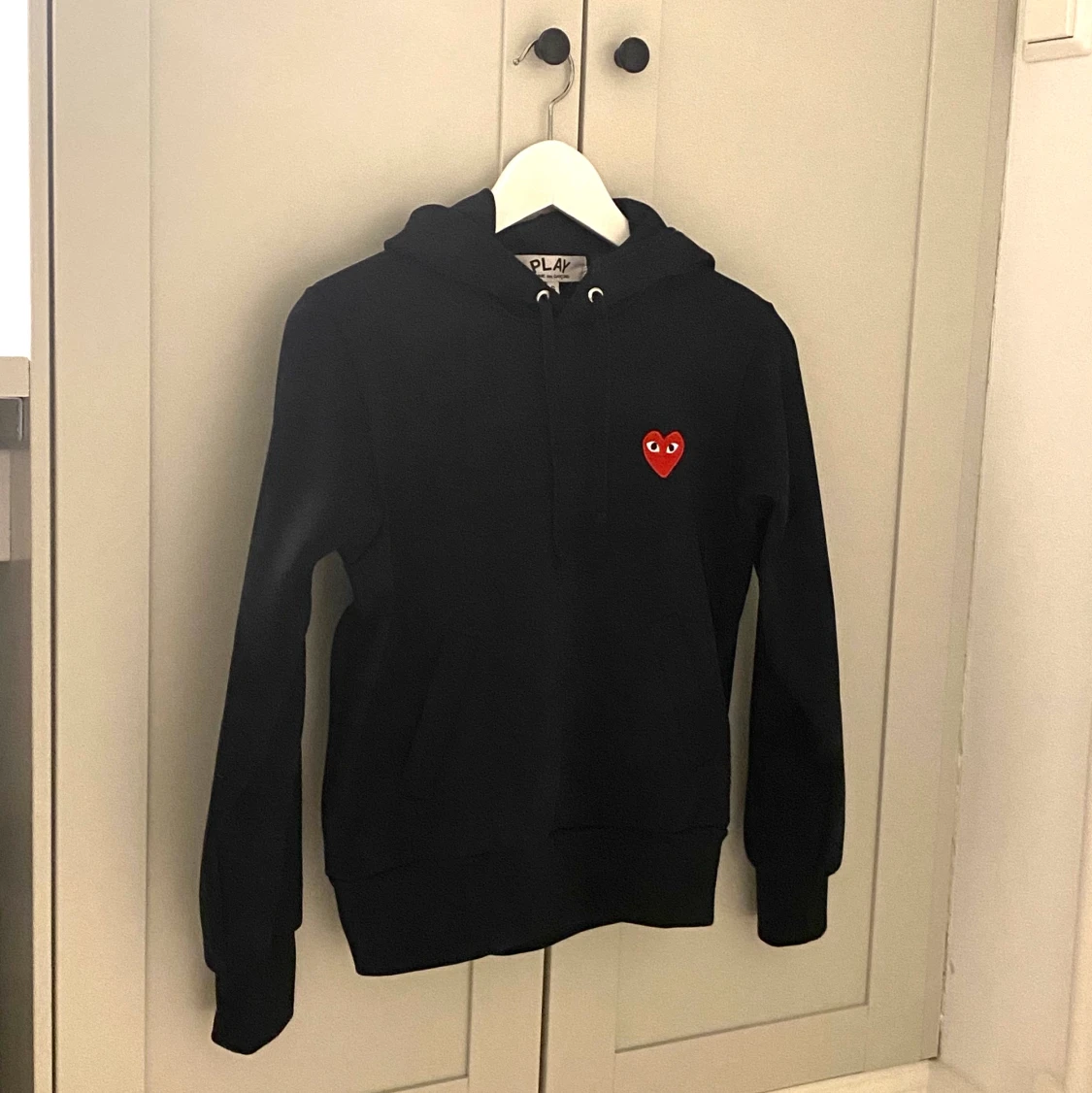 Svart cdg hoodie