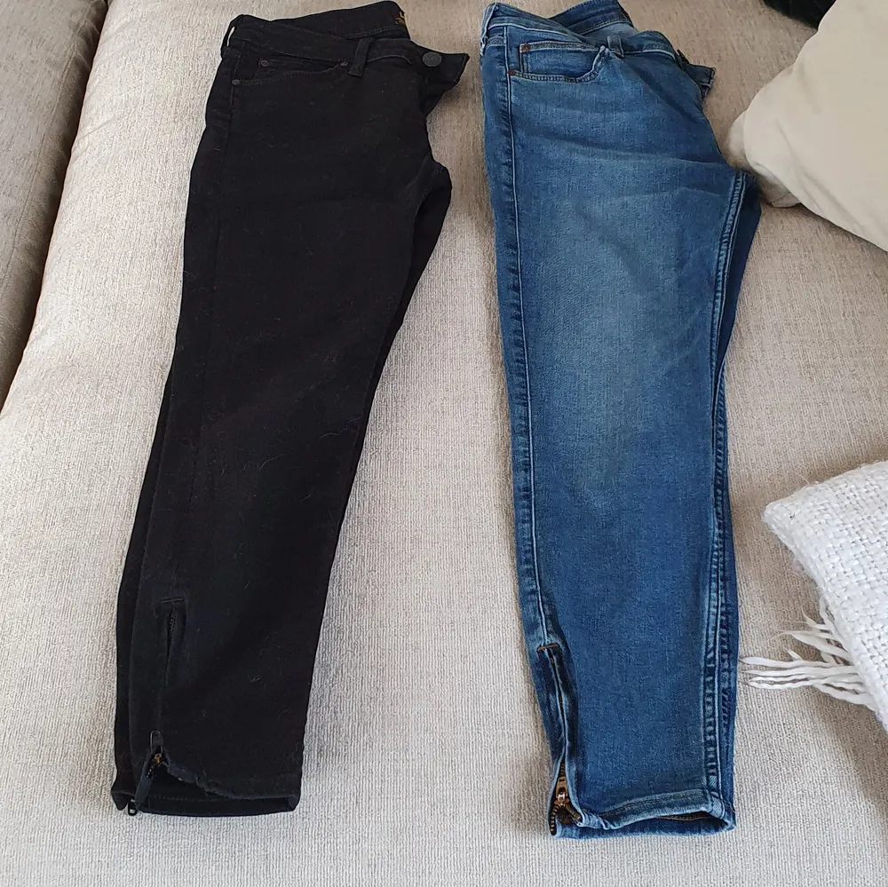 Säjer två par jeans, använda ett få tal gånger men i nyskick, W28 L31 . Jeans & Byxor.