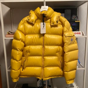 Moncler Maya Size 6 - Gul 2019 modell storlek 6 (XXL), använd 2 gånger