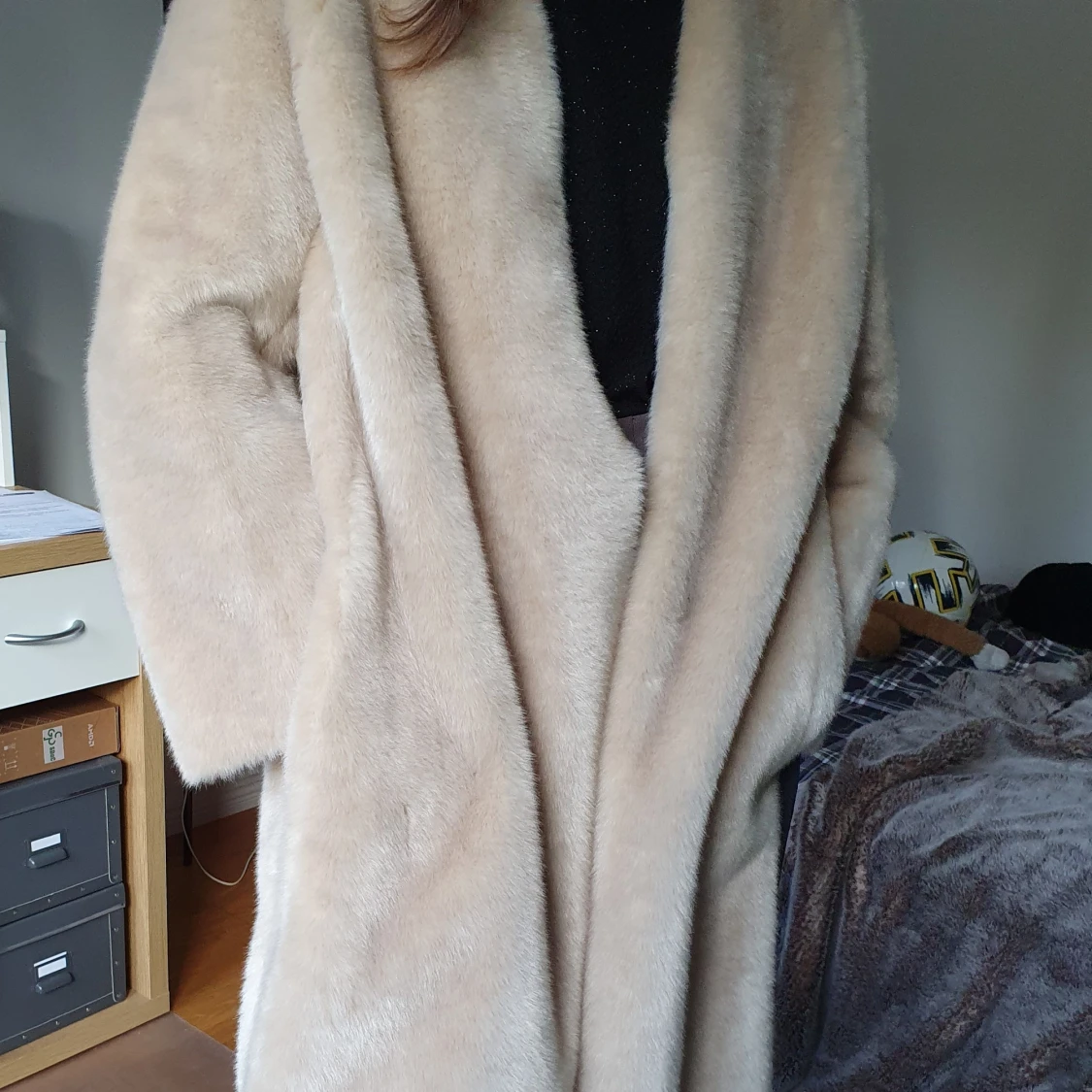 Beige fuskpäls från HM i storlek M - 91