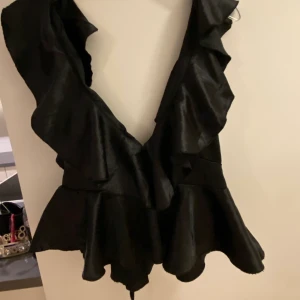 Svart topp XS nyskick  - Alla mina plagg är välanvända och välvårdad, flesta använda bara 1-2 ggr