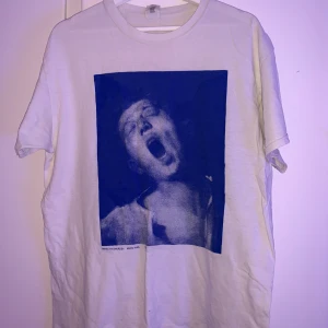 Sigh yawn tshirt - Säljer denna superfina sigh yawn T-shirten som jag inte använder längre! Tror denna e ganska sällsynt och att dom inte gör denna längre så! Pris går att diskutera 