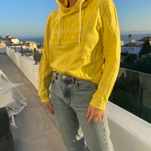 Gant hoodie  - Härlig och färgglad hoodie från Gant! Säljer pga ej använder! Pris kan diskuteras! 