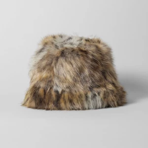 Bucket hat - Faux fur bucket hat i leopardmönster, från Weekday. Knappt använd, mycket gott skick! +44kr frakt