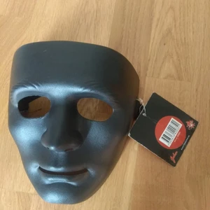 Haloween mask - Ny haloween mask. Aldrig använts och kostar bara 20 kr