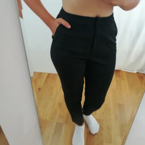  - Klassiska Kostymbyxor. Använda en gång. Från bikbok! 