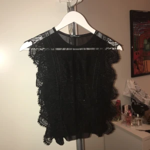  - Snygg svart spets topp, passa till fest och vardag 