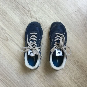  - Typ verkligen splitternya new balance modell 574! Knappt ens smutsiga 😭