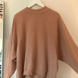  - Fin genser fra monki! God som ny. Fin nude farge