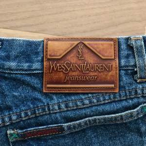 Secondhand/vintage jeans från YSL som tyvärr inte passar mig. Köptes för 500kr.