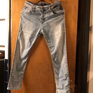 Äkta Replay jeans aldrig använda bara provade.  Lite stretch i tyget waist 28 lengh 30