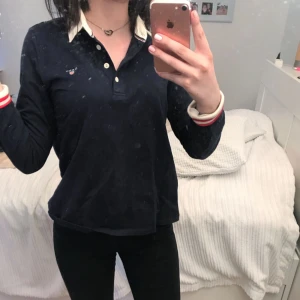  - Säljer även denna Gant-tröja, endast provad! Väldigt classy tröja som går att använda till vardags och till festligheter  Hör av dig vid intresse!  Köparen står för frakt