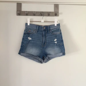  - Shortsen är knapp använda och därför i nyskick. Skickar självklart mer bilder om det önskas! 💚 Shortsen är väldigt högmidjade