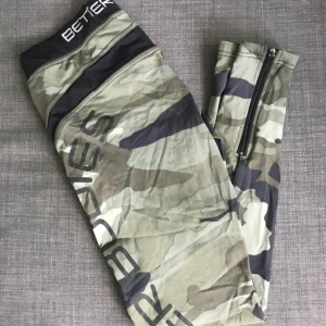  - Better Bodies tights i storlek S. Använda ca 3 gånger och säljs pga att dem ej kommer till nytta. Nypris ca 700:-