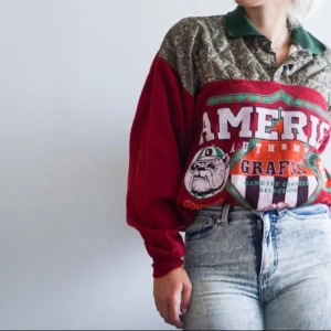  - Old school sweat shirt från Beyond retro