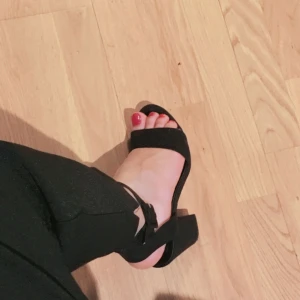  - Super fina sandaler från Dinsko 😍😍. Perfekt till sommaren. Använt dem bara 1 gång.  