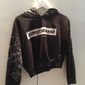  - Supply demand tröja från new york knappt använd,:) 
