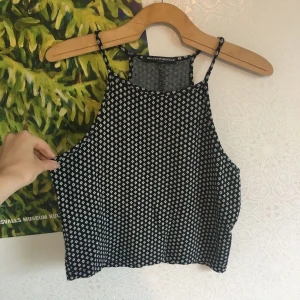  - Supermjuk och fin topp! Stretchig så jag tror även någon med storlek M kan ha den. 