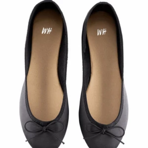  - Helt oanvända ballerina från hm!! Storlek 36, 50 kr
