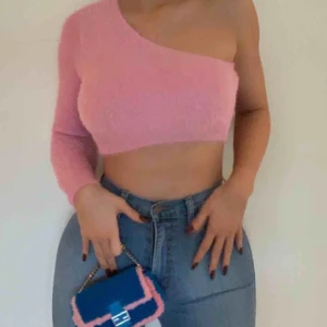  - Classic skinny jeans (mid waist) från Fashion Nova. Storlek 1 sitter som XS/S men är väldigt stretchiga. Oanvända, nypris är 480+tull+frakt kr. Skriv för mer information frakt ingår i priset, priset går att diskutera😊😊