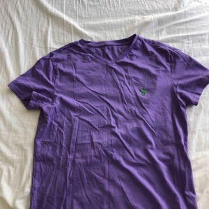  - Lila t-shirt från Ralph lauren i storlek XS 