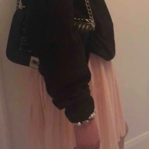  - Plisserad kjol från NA-KD⚡️ Använd men i bra kvalite💫 Super snygg till en nice sommaroutfit🌸