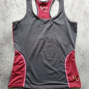 Tränings linne - Ett snyggt träningslinne använt fåtal gånger. Frakt tillkommer