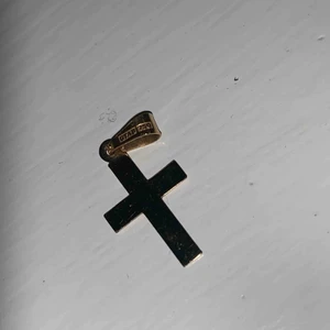 18k guld hänge - Super fint hängsmycke till halsband eller liknande i 18k guld som jag fick i present. De kommer tyvärr inte till användning.